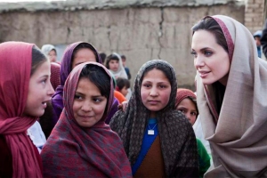 Angelina-Jolie-no-Afeganistão-EPCC-ACNUR-Style-of-Jolie